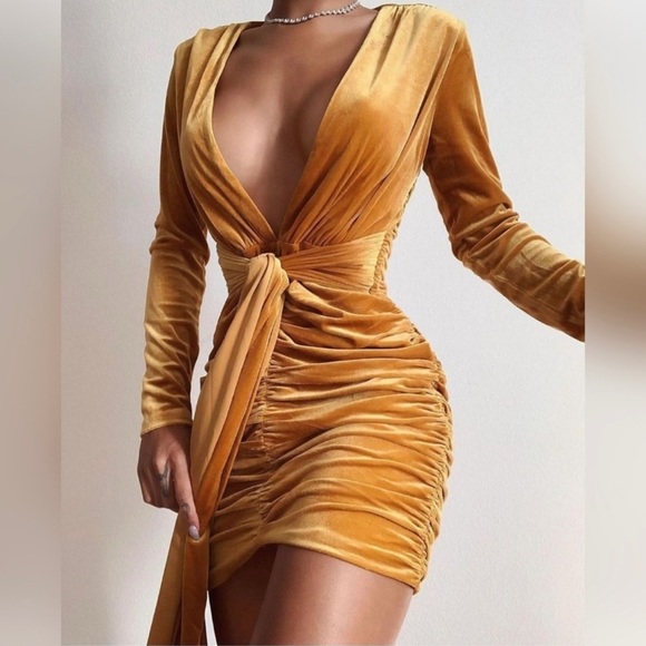Miss Circle Gold Velvet Mini Dress - Picture 3 of 8